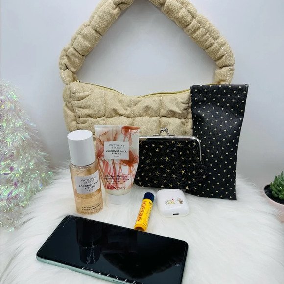 Cloud Feel Puffer Quilted Soft Fabric Material Hand Bag in tan - Picture 4 of 5